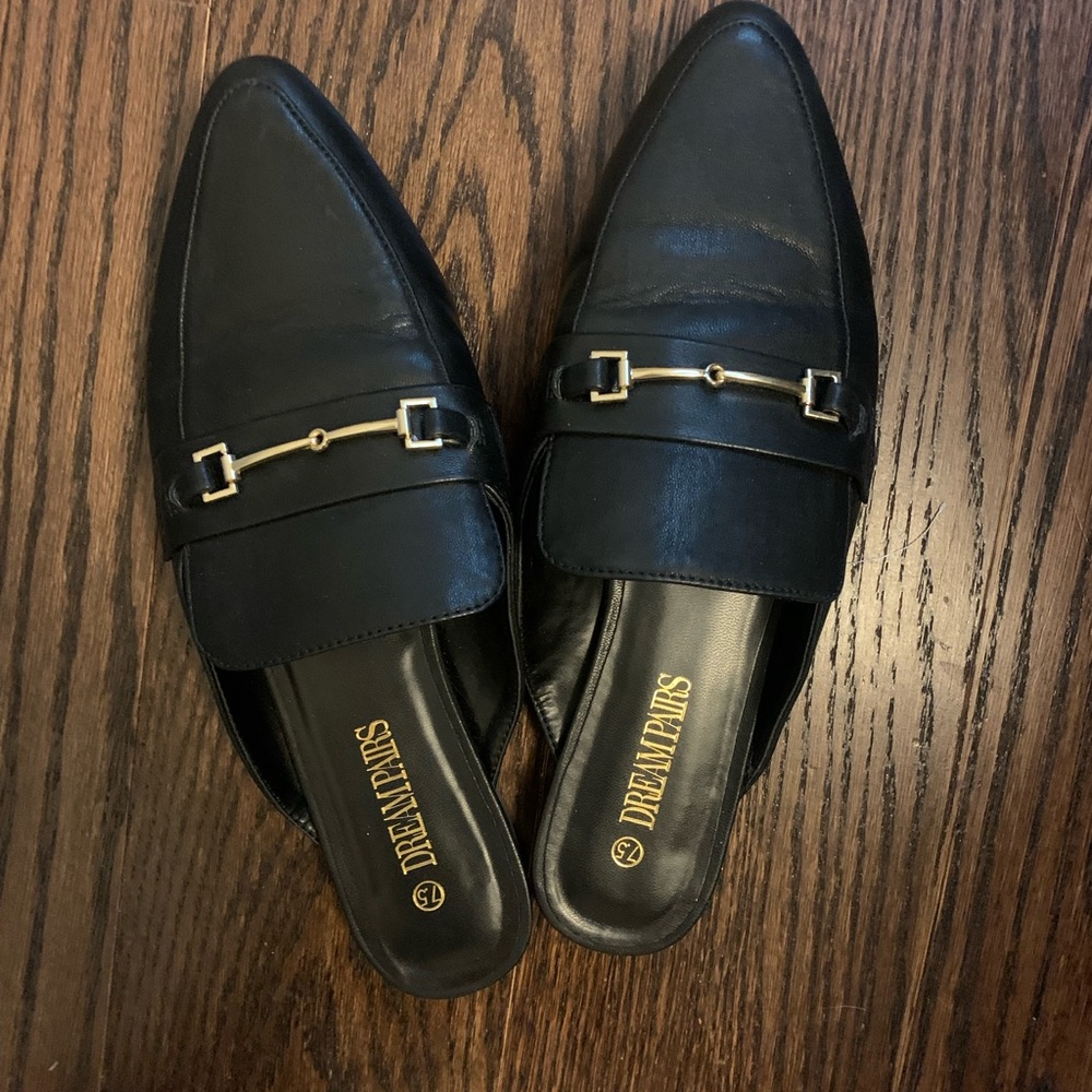 Black with gold detail pointed toe slides